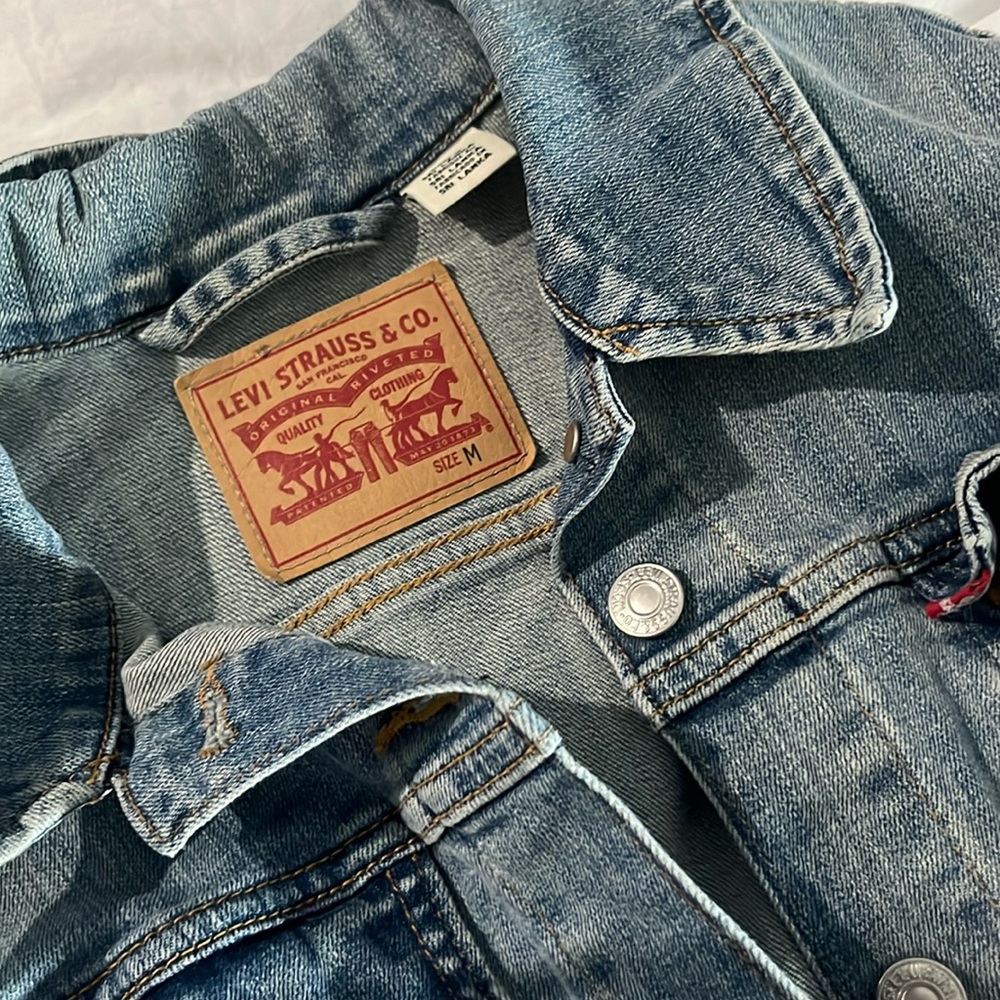 LEVIS THE ORIGINAL TRUCKER JACKET WOMENS SIZE Med